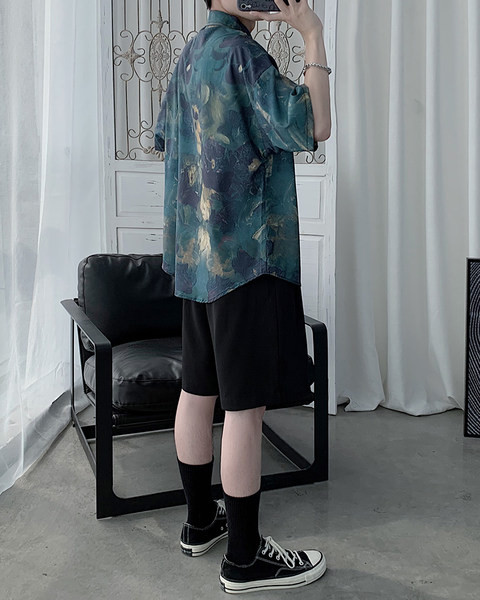 Широка мъжка риза в преливащи се цветове