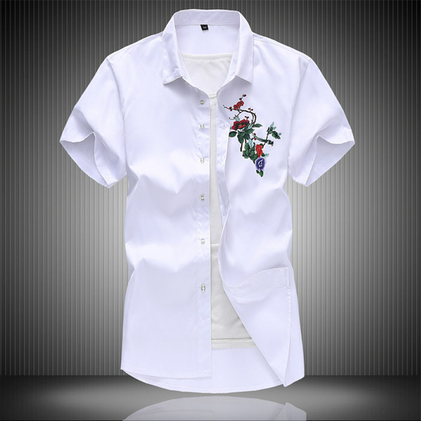 Модерна мъжка риза с различни апликации