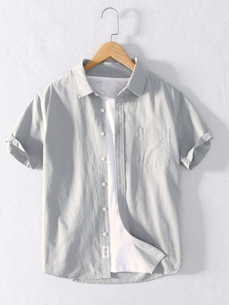 Мъжка едноцветна риза с къс ръкав и класическа яка 