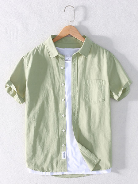 Мъжка едноцветна риза с къс ръкав и класическа яка 