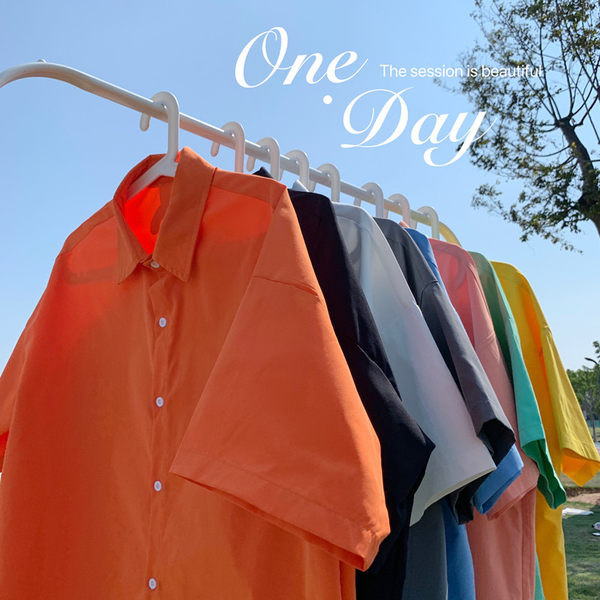 Едноцветна мъжка риза изчистен модел