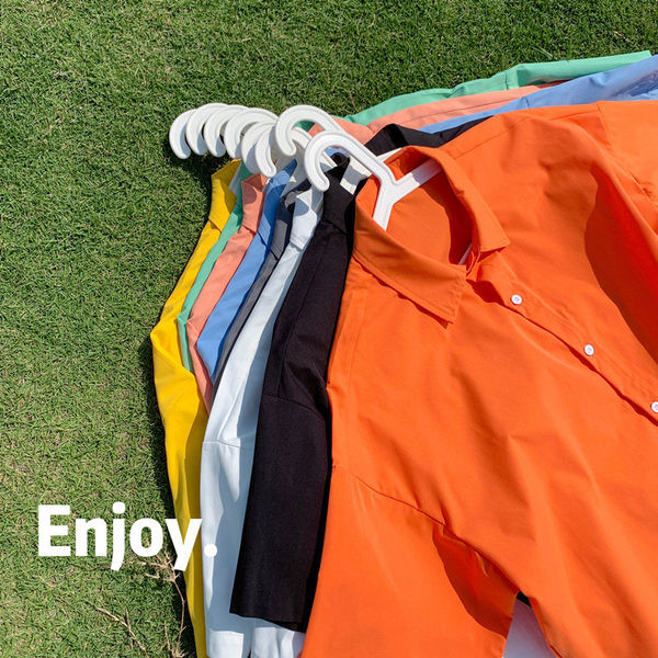 Едноцветна мъжка риза изчистен модел