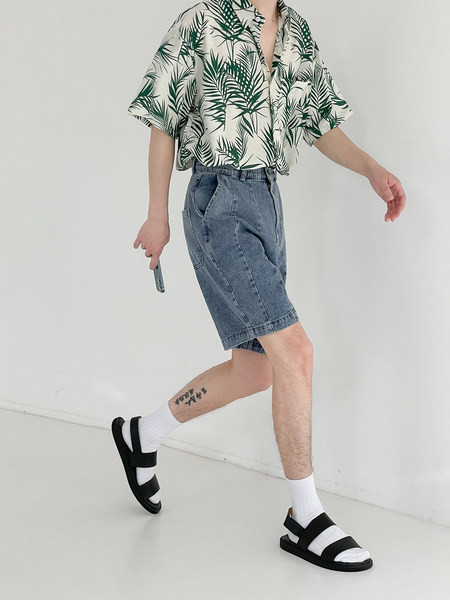 Мъжка модерна риза с флорални мотиви 