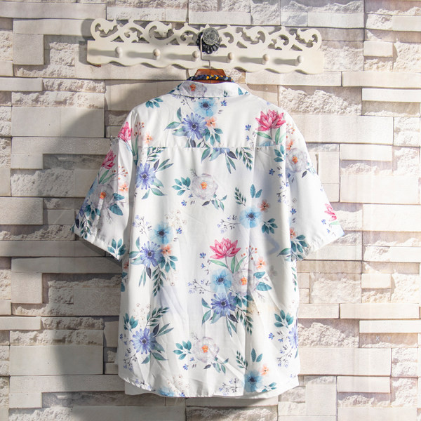 Мъжка риза с флорални мотиви и класическа яка