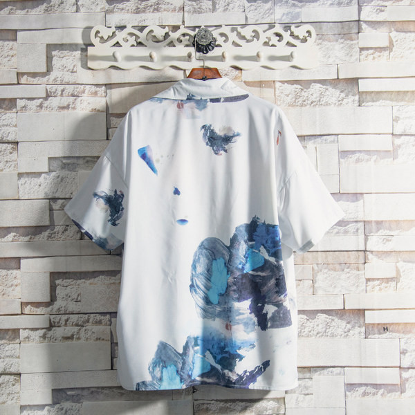 Широка мъжка риза с класическа яка и къс ръкав