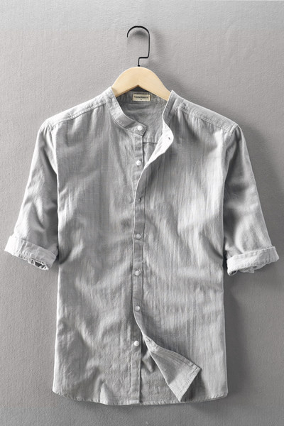 Лятна едноцветна риза с регулиращи се ръкави