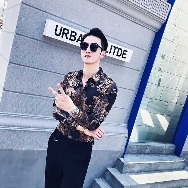 Muška moderna košulja s printom i gumbima u crnoj boji