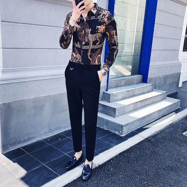 Muška moderna košulja s printom i gumbima u crnoj boji