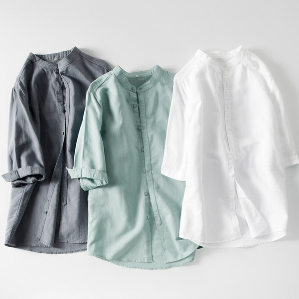 Изчистен модел риза с ниска яка и 3/4 ръкав