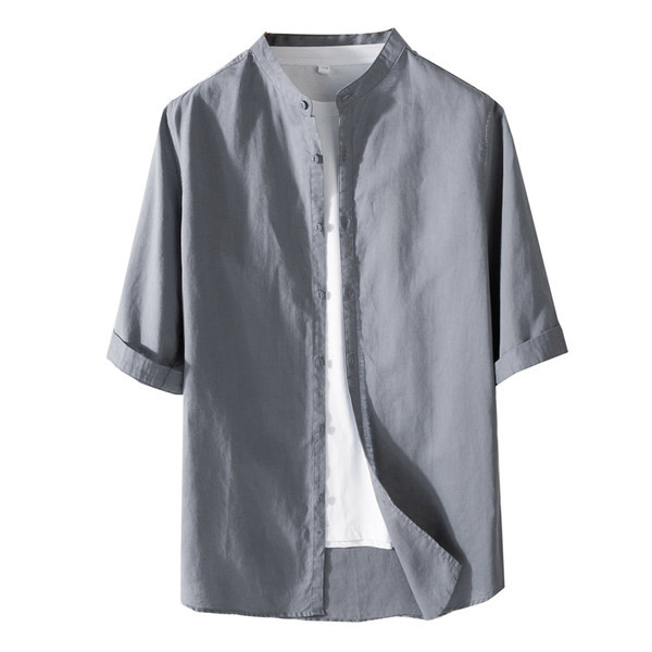 Изчистен модел риза с ниска яка и 3/4 ръкав