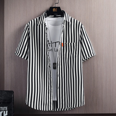 Мъжка риза на райета с къс ръкав джоб и копчета 