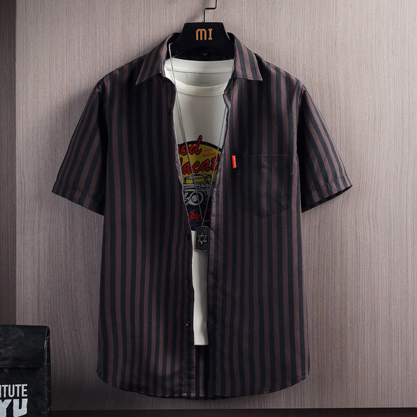 Мъжка риза на райета с къс ръкав джоб и копчета 