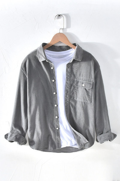 Памучна мъжка риза в класически модел с дълги ръкави и страничен джоб 