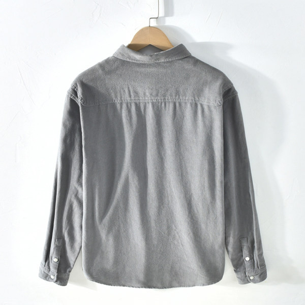 Памучна мъжка риза в класически модел с дълги ръкави и страничен джоб 