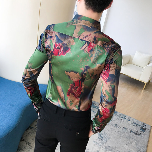 Модерна мъжка риза с цветен десен и класическа яка