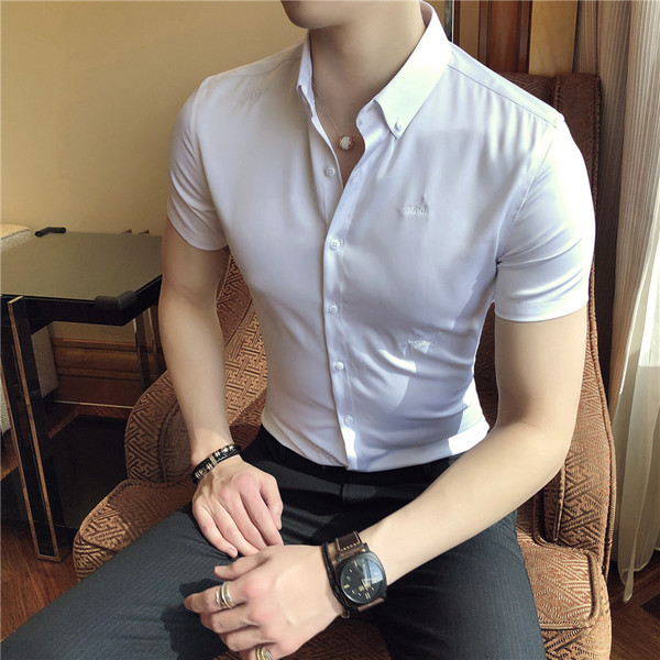 Мъжка сатенена риза с къс ръкав и класическа яка 