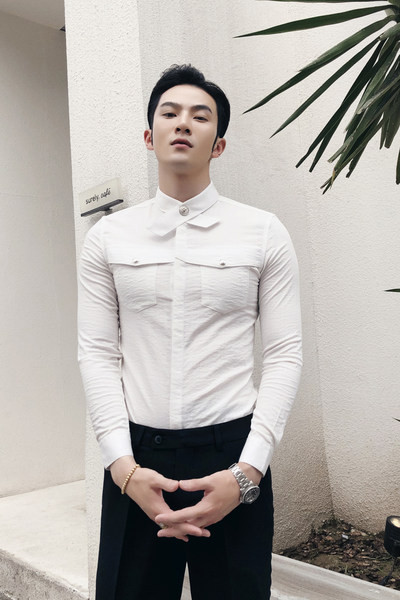 Мъжка риза с копчета и джобове в няколко цвята