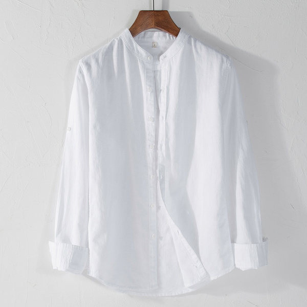 Изчистен модел мъжка ленена риза с ниска яка и подвиващи се ръкави