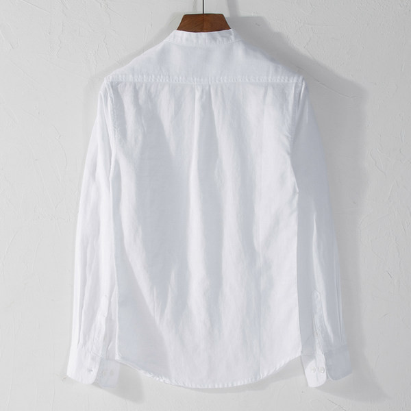 Изчистен модел мъжка ленена риза с ниска яка и подвиващи се ръкави