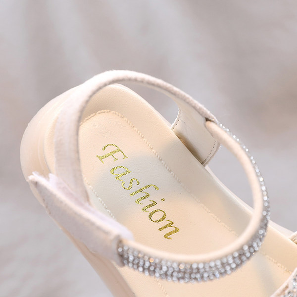 Модерни летни сандали с декорация камъни