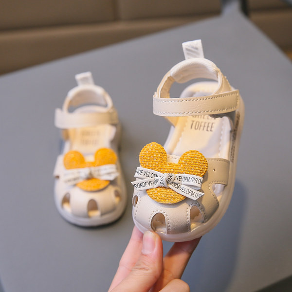 Нов модел сандали с велкро закопчаване за момичета 