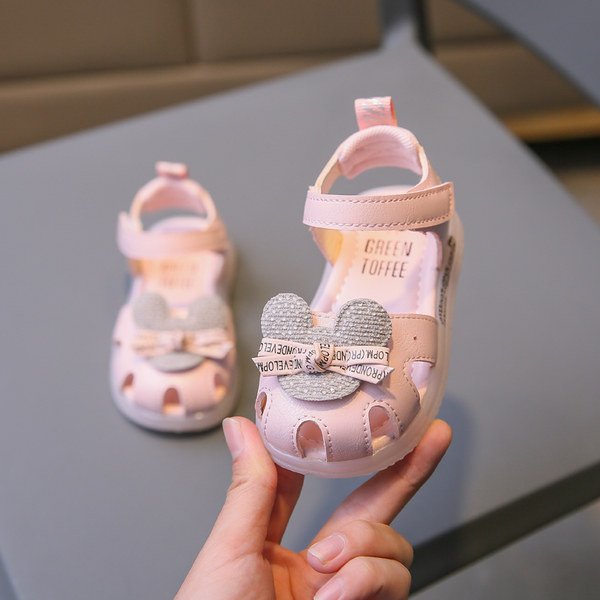 Нов модел сандали с велкро закопчаване за момичета 