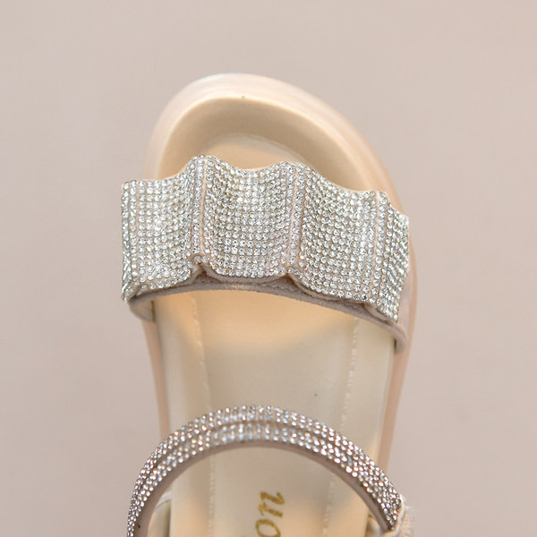 Детски лъскави сандали с камъни и равна подметка