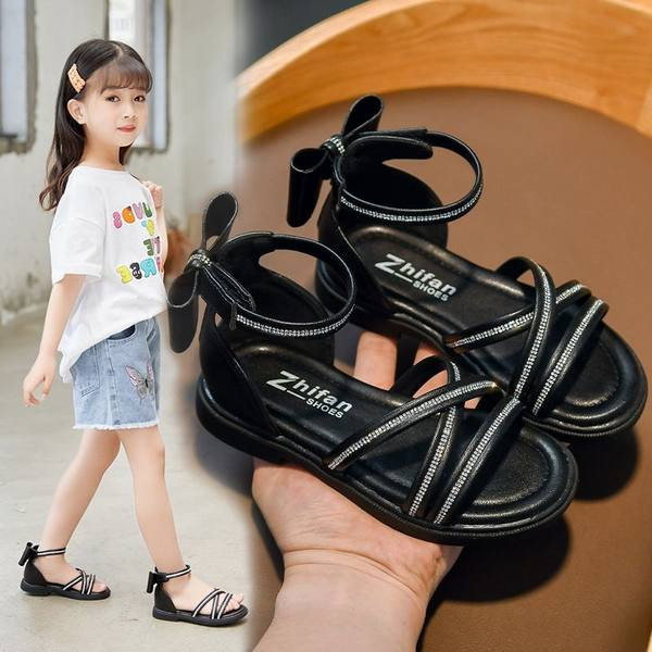 Актуални детски сандали с камъни и панделка