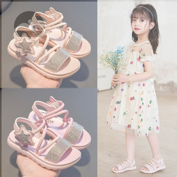 Актуални лъскави сандали с камъни 