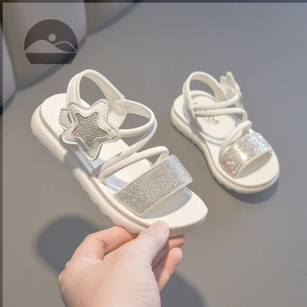 Актуални лъскави сандали с камъни 