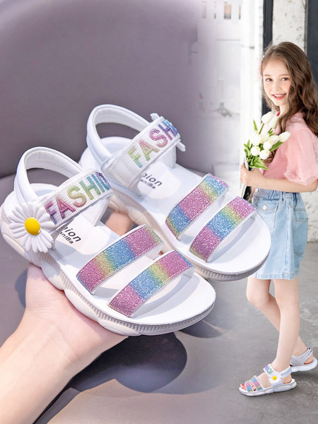 Bērnu sandales ar spīdīgu efektu un 3D apdari