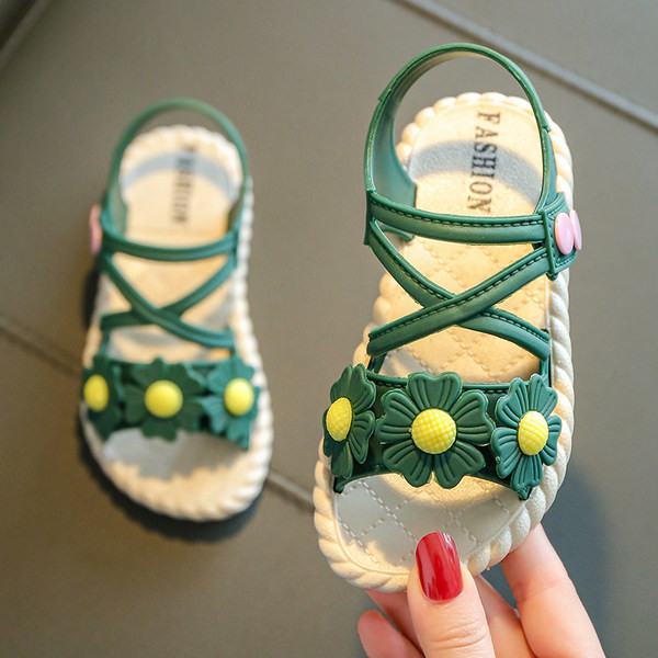 Bērnu sandales meitenēm ar 3D elementiem un gumijas zoli