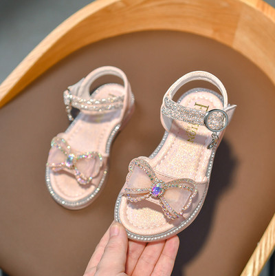 Jauna modeļa bērnu sandales ar sprādzēm un dekoratīvie akmeņi