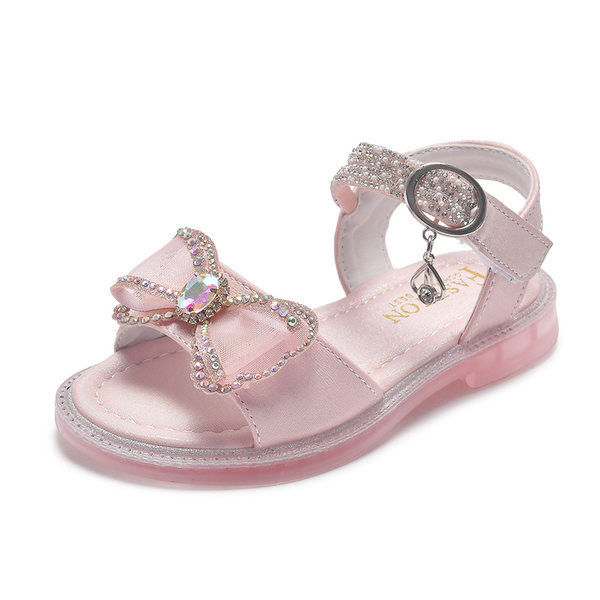 Jauna modeļa bērnu sandales ar sprādzēm un dekoratīvie akmeņi