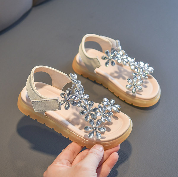 Bērnu sandales, kas dekorētas ar akmeņiem un uzlīmēm