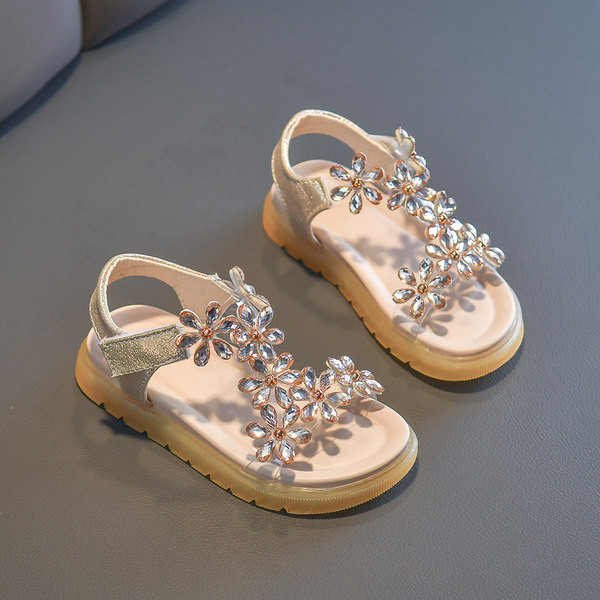 Bērnu sandales, kas dekorētas ar akmeņiem un uzlīmēm