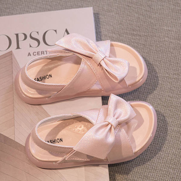 Bērnu ādas sandales ar lenti un plakanu zoli