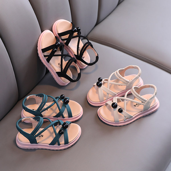 Aktuālās bērnu sandales ar elastīgiem un 3D elementiem