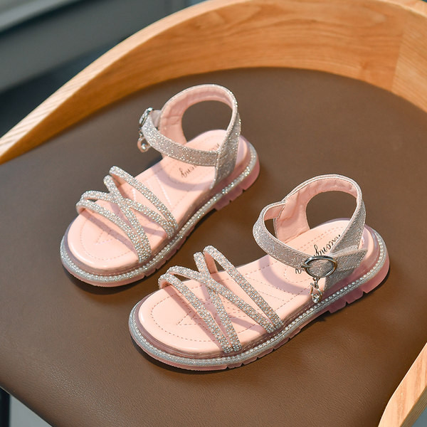 Bērnu sandales ar krusteniskām siksnām un dekorācijas akmeņiem