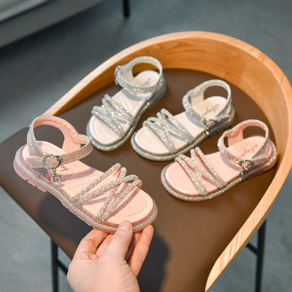 Bērnu sandales ar krusteniskām siksnām un dekorācijas akmeņiem