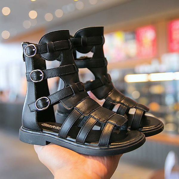 Bērnu ādas sandales ar sprādzēm un rāvējslēdzēju romiešu stilā