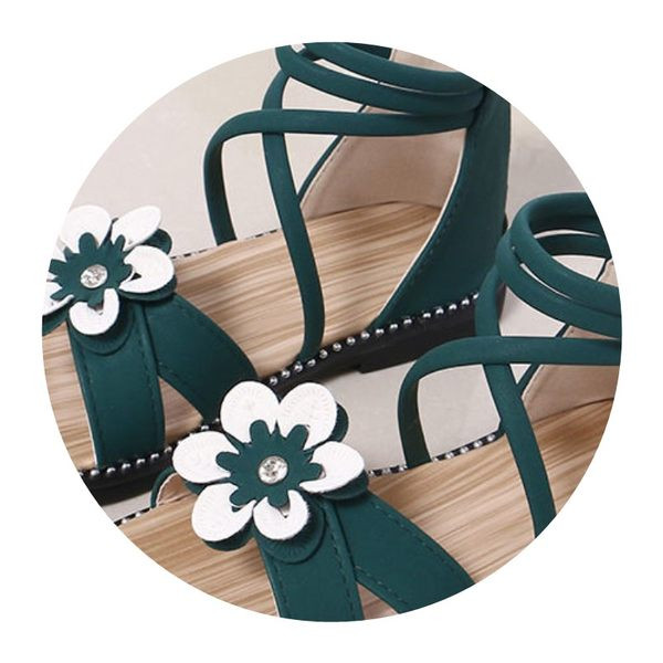 Bērnu ādas sandales ar sprādzēm un rāvējslēdzēju romiešu stilā