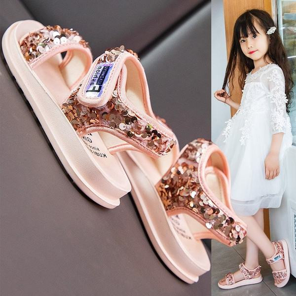 Jauns bērnu sandaļu modelis meitenēm ar fliteriem