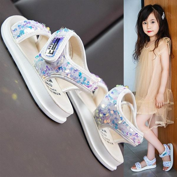 Jauns bērnu sandaļu modelis meitenēm ar fliteriem