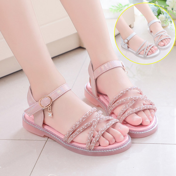 Bērnu sandales ar spīdīgu efektu un sprādzi divās krāsās