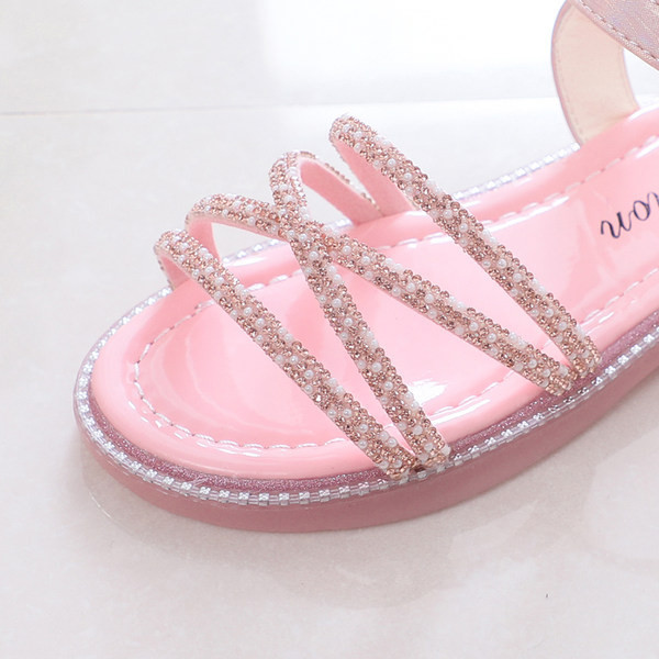 Bērnu sandales ar spīdīgu efektu un sprādzi divās krāsās