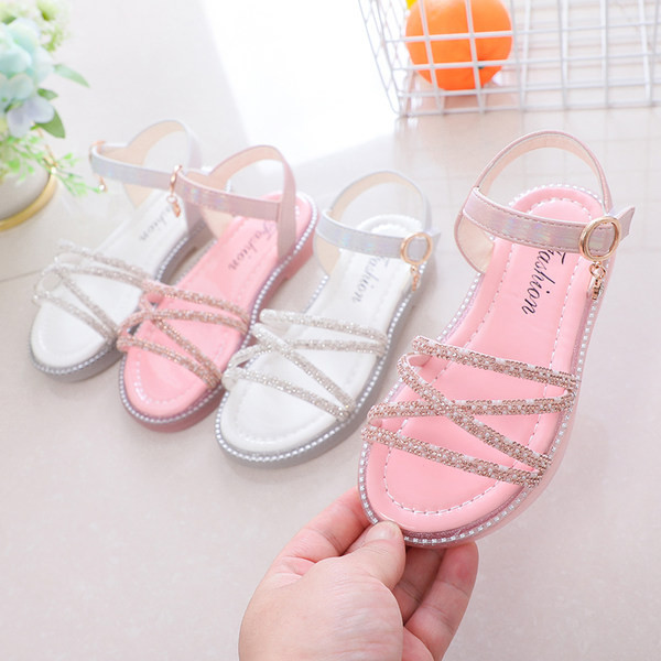 Bērnu sandales ar spīdīgu efektu un sprādzi divās krāsās