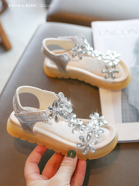 Bērnu sandales ar velcro plakanu zoli un akmeņiem