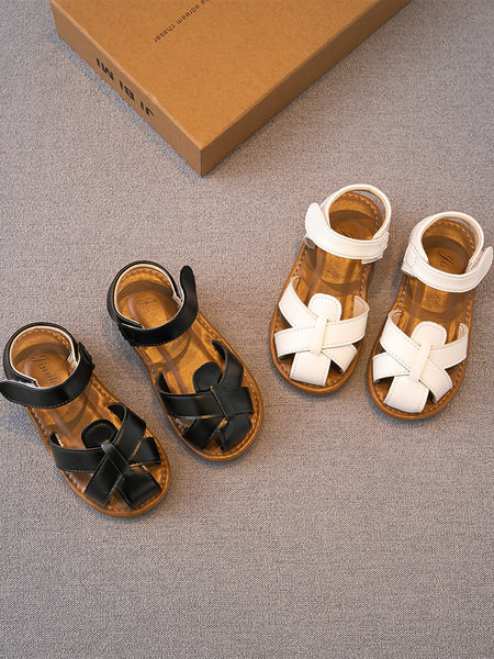 Jauns bērnu mākslīgās ādas sandaļu modelis ar velcro aizdari