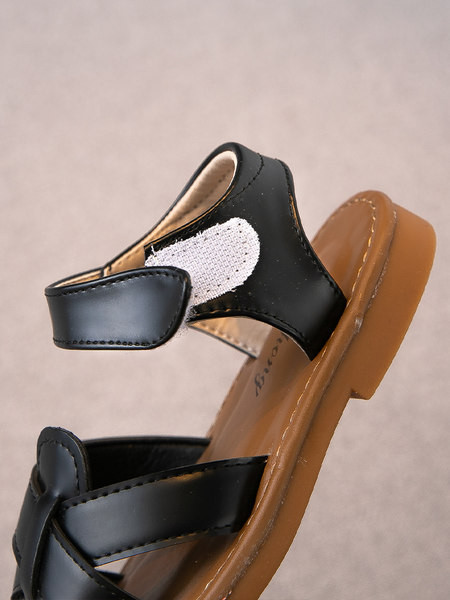 Jauns bērnu mākslīgās ādas sandaļu modelis ar velcro aizdari